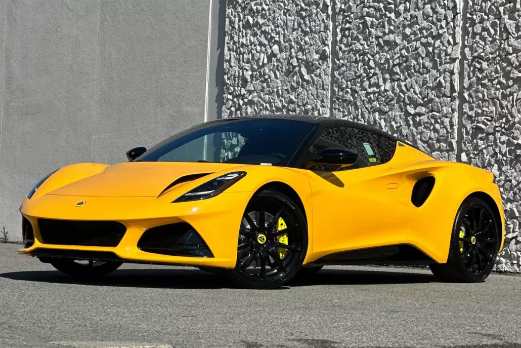 2025 Lotus Emira photo 1