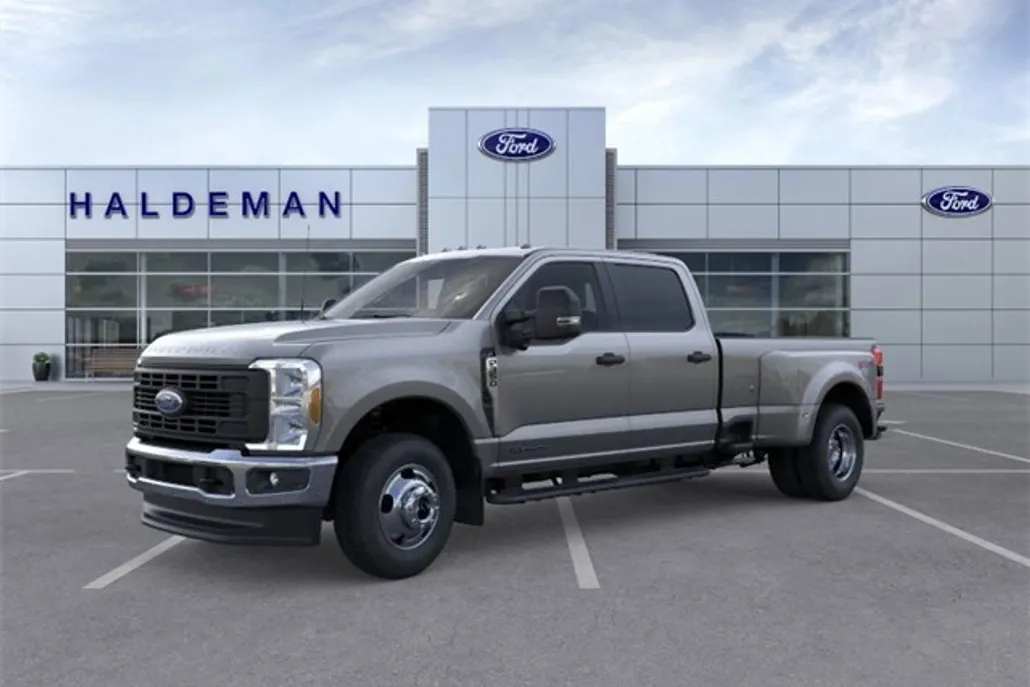 2025 Ford F-350 photo 1
