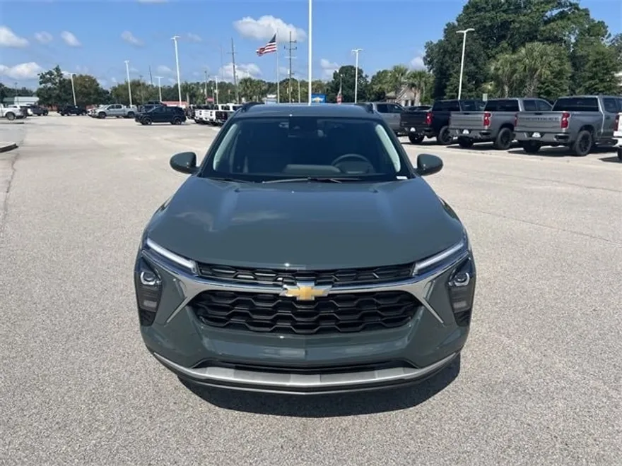 2025 Chevrolet Trax LT photo 1