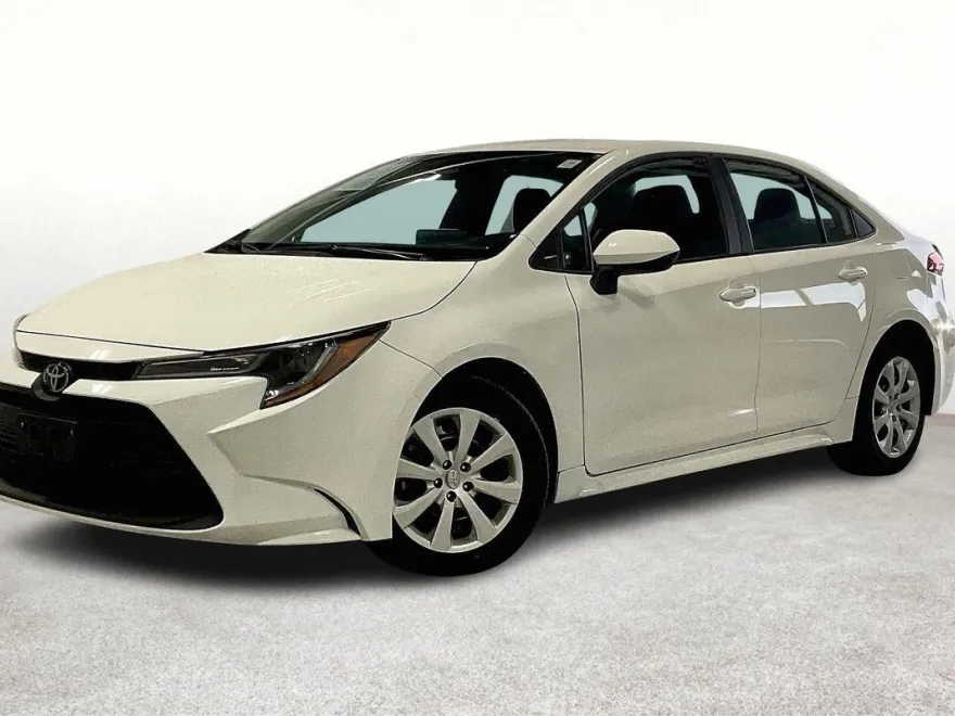 2025 Toyota Corolla LE photo 1
