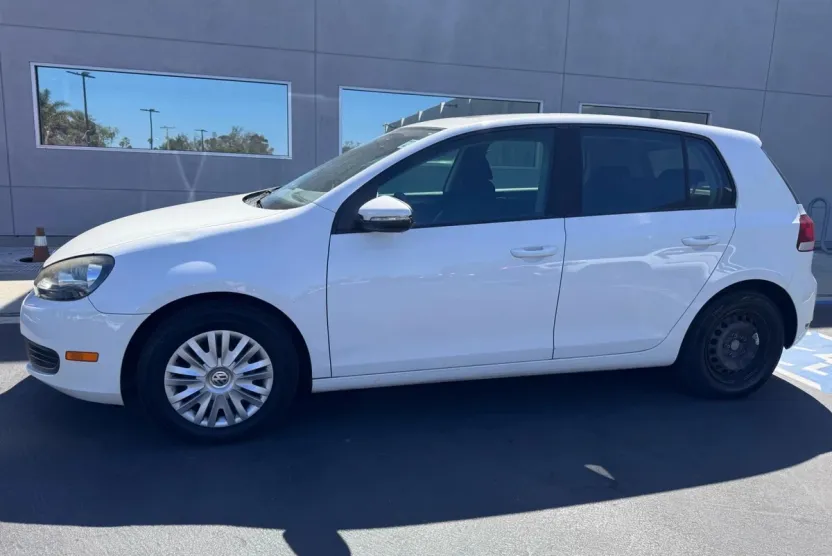 2010 Volkswagen Golf photo 1