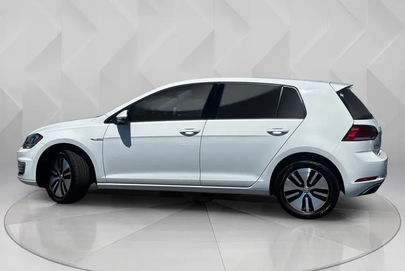 2019 Volkswagen e-Golf SE photo 1