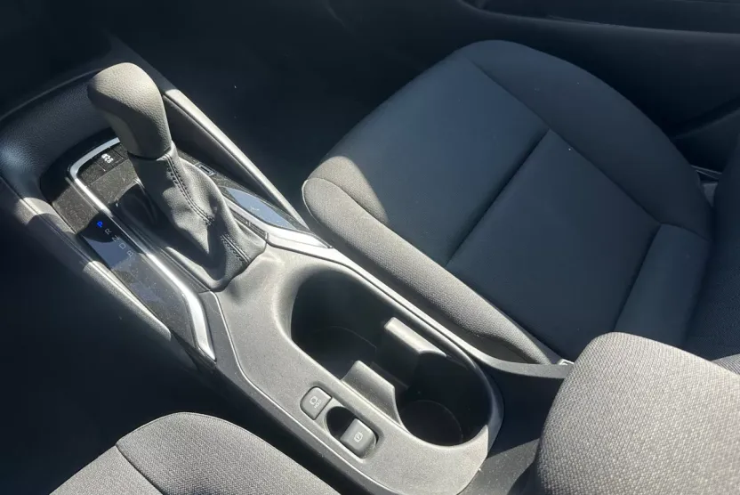 2025 Toyota Corolla LE photo 1