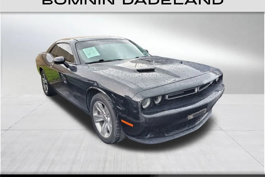2019 Dodge Challenger SXT photo 1