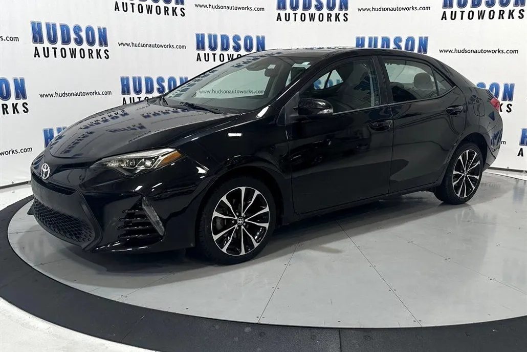 2017 Toyota Corolla XSE photo 1