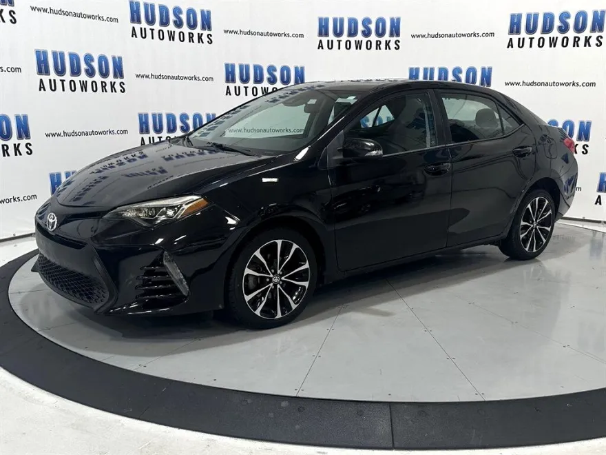 2017 Toyota Corolla XSE photo 1