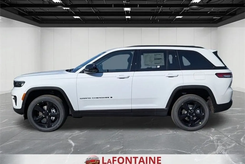 2025 Jeep Grand Cherokee Altitude photo 1