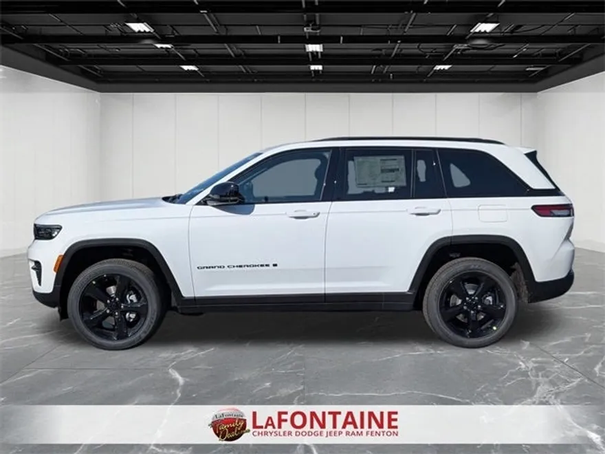 2025 Jeep Grand Cherokee Altitude photo 1