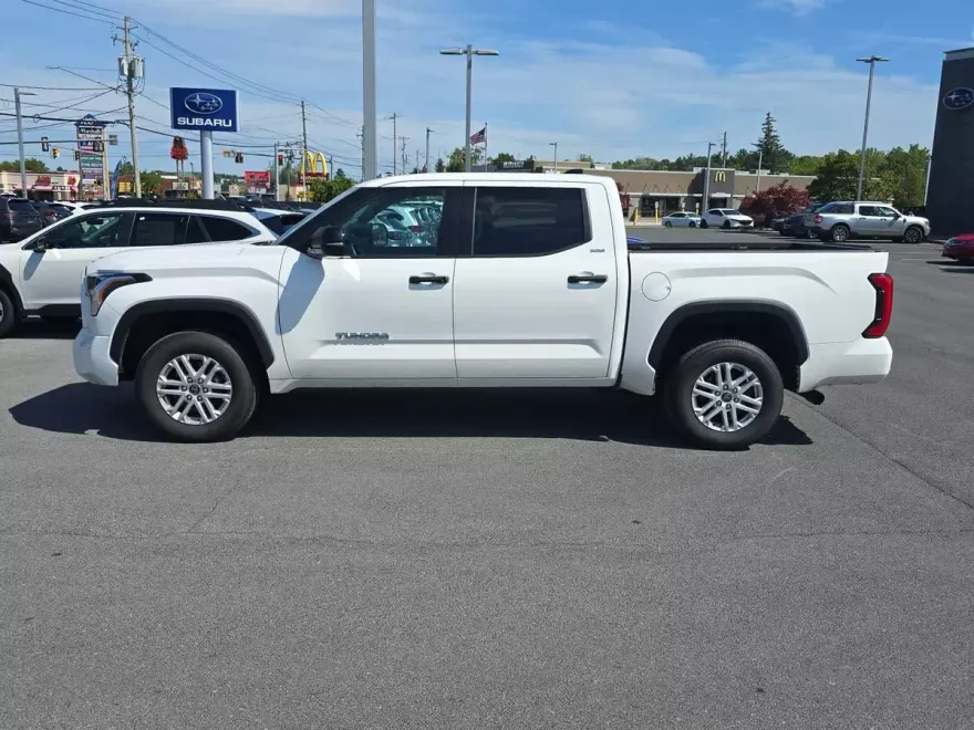 2022 Toyota Tundra SR5 CrewMax photo 1