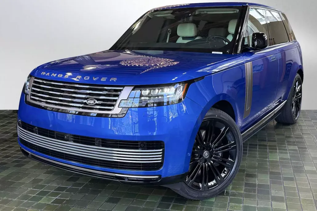 2025 Land Rover Range Rover SV photo 1