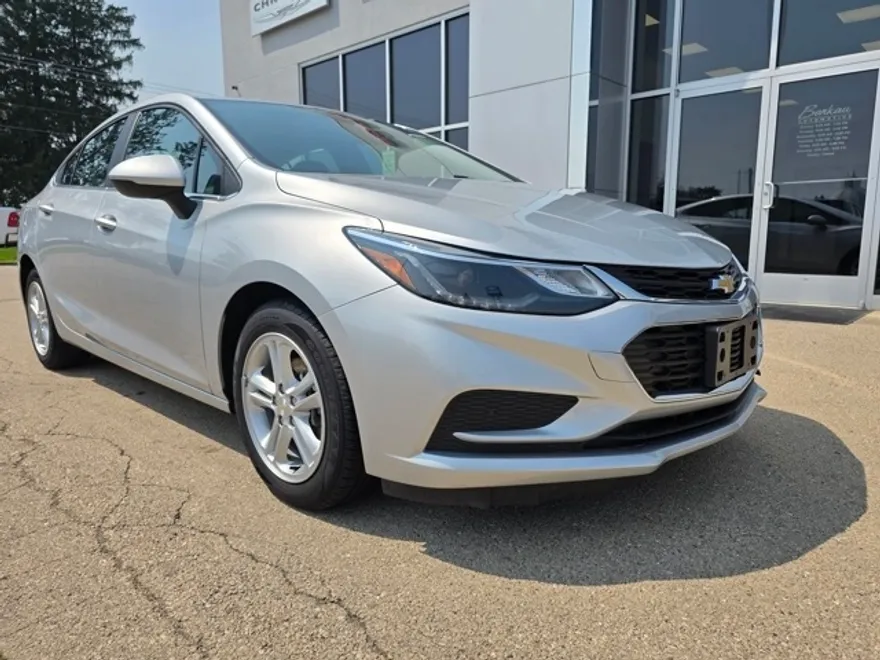 2018 Chevrolet Cruze LT photo 1