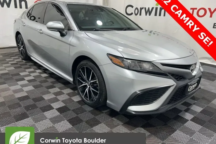 2022 Toyota Camry SE photo 1