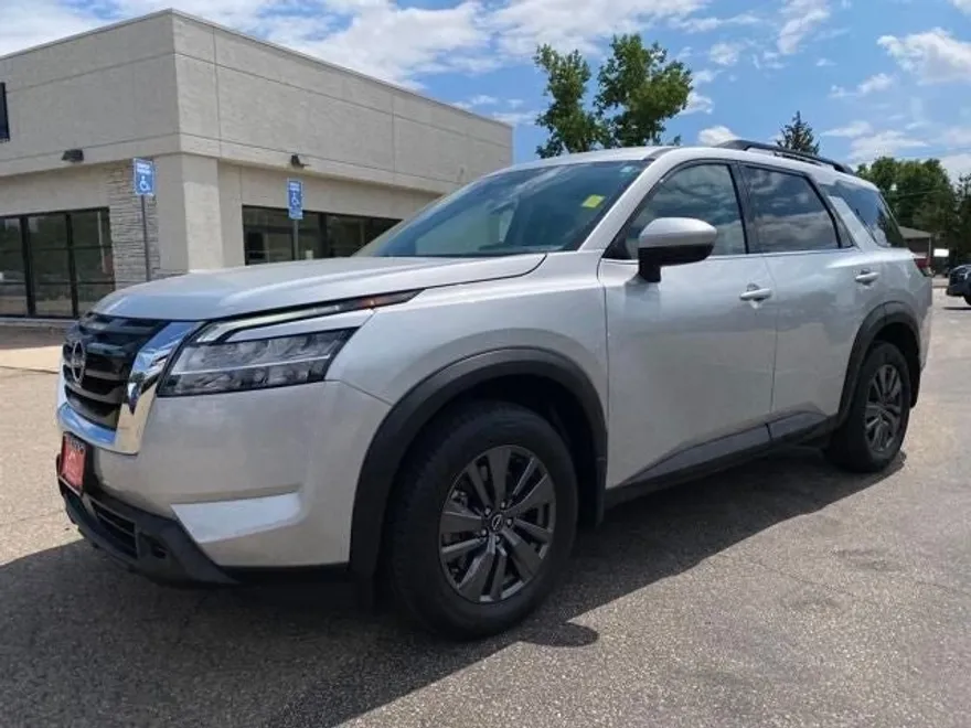 2022 Nissan Pathfinder SV photo 1