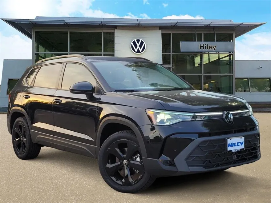 2025 Volkswagen Taos SE photo 1
