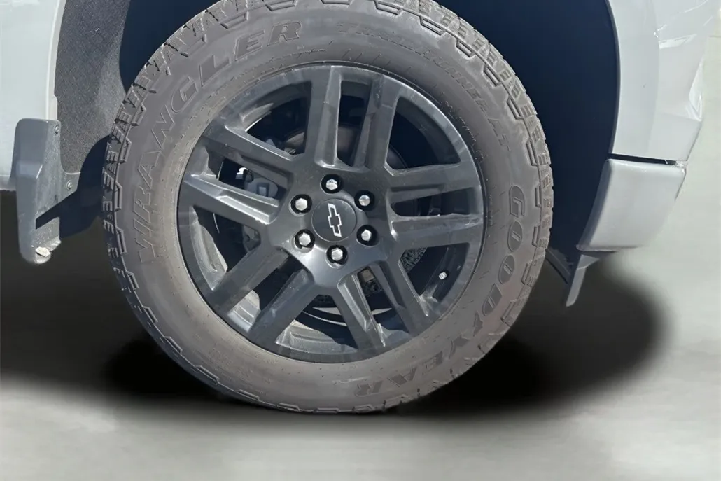 2024 Chevrolet Silverado 1500 RST photo 1