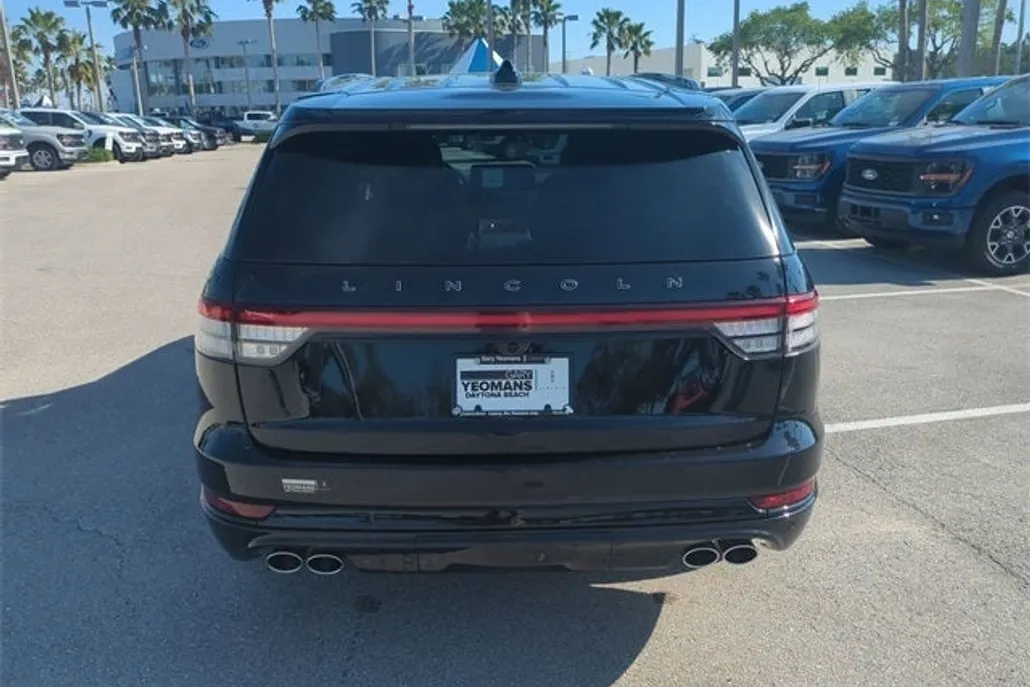 2025 Lincoln Aviator Black Label photo 1
