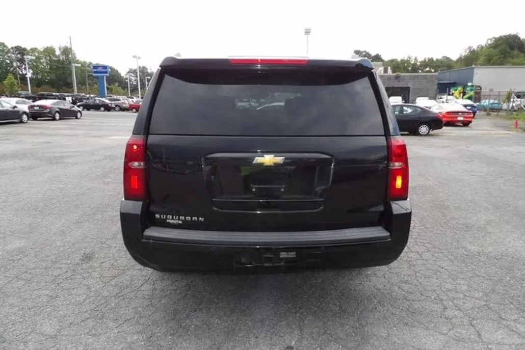 2015 Chevrolet Suburban LT photo 1