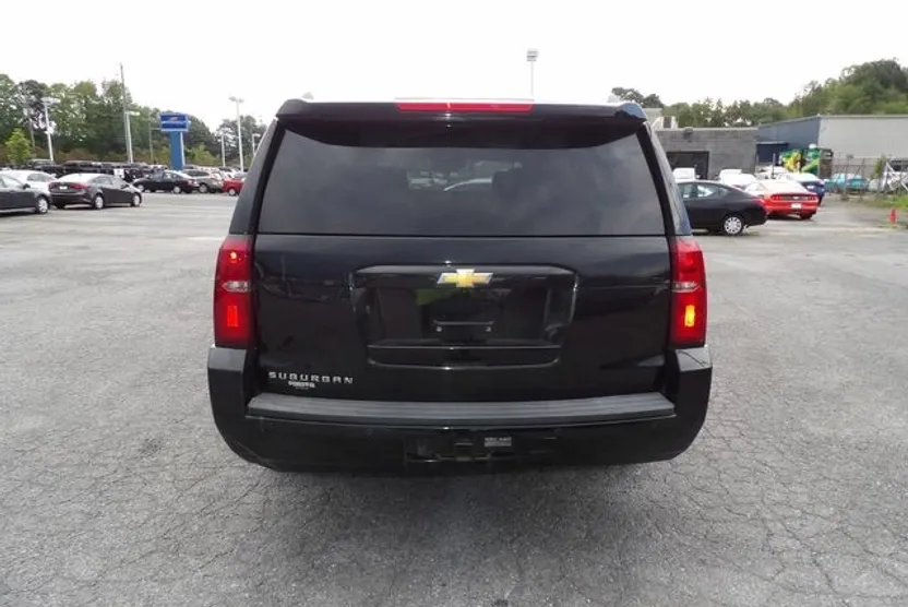 2015 Chevrolet Suburban LT photo 1