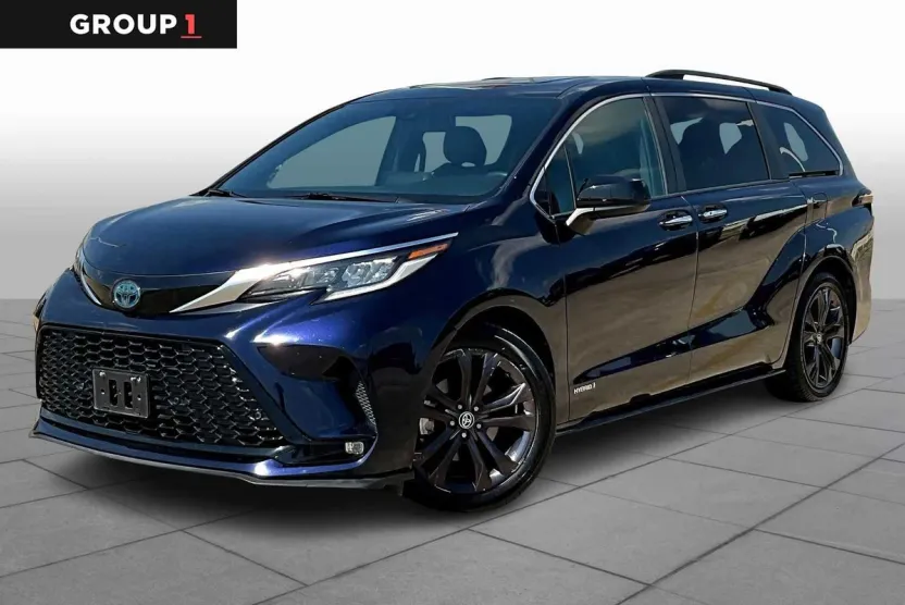 2021 Toyota Sienna XSE photo 1