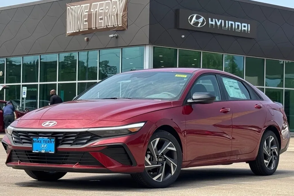 2025 Hyundai Elantra SEL Sport photo 1