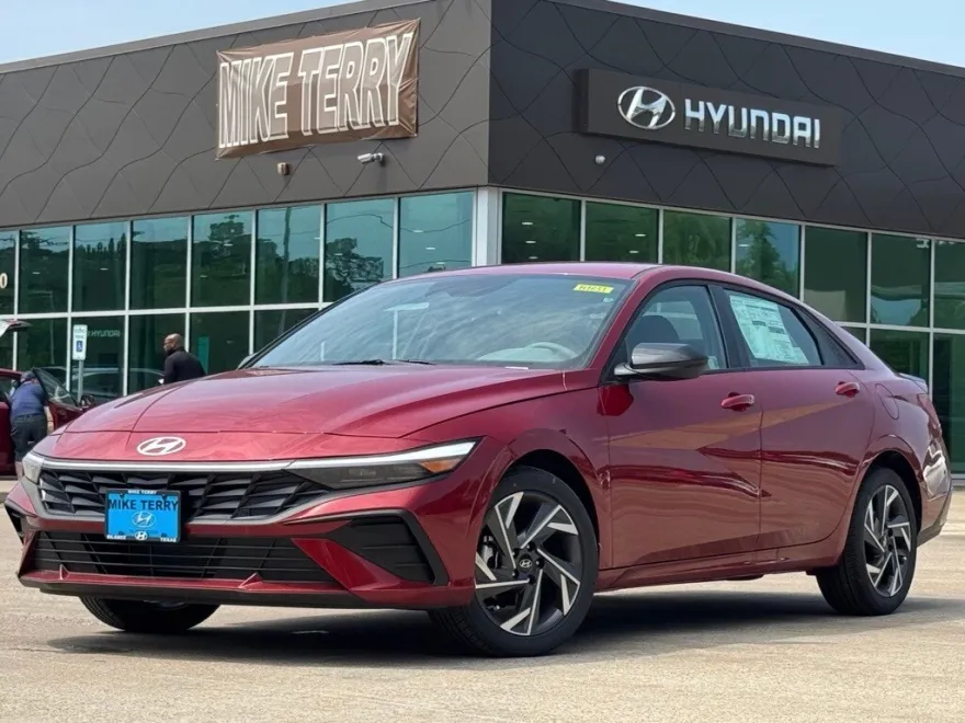 2025 Hyundai Elantra SEL Sport photo 1