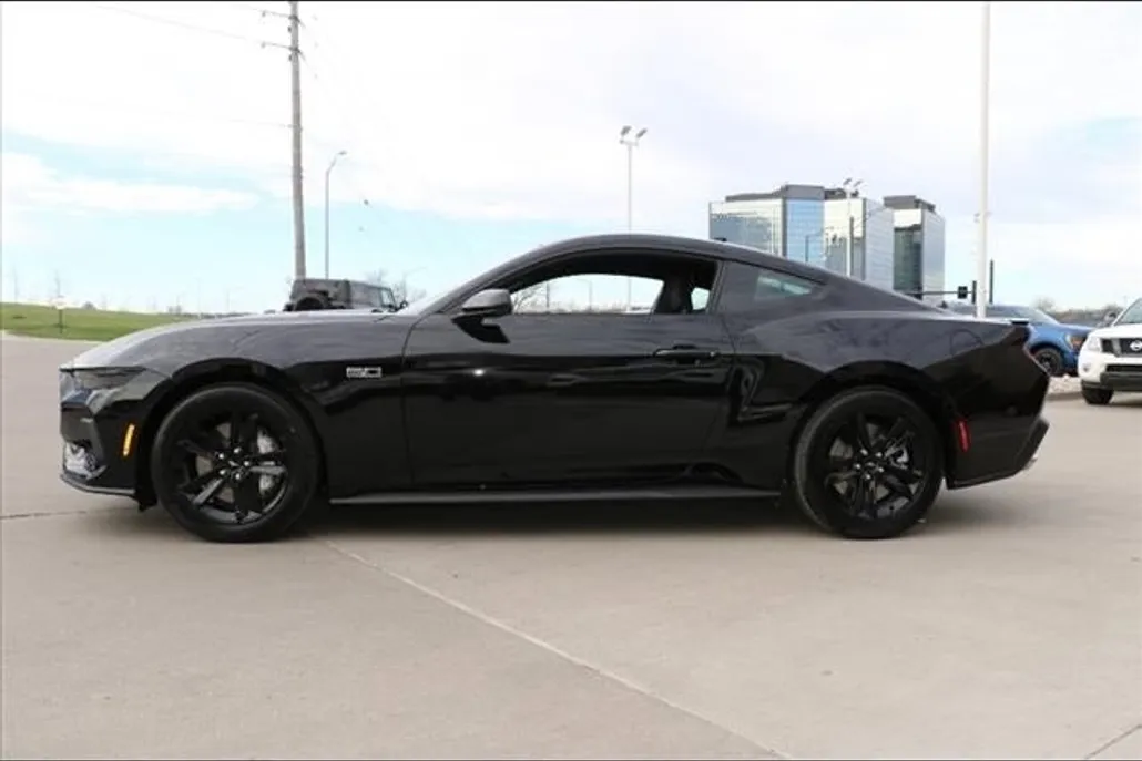 2025 Ford Mustang GT photo 1