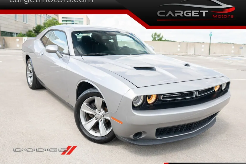 2018 Dodge Challenger SXT photo 1