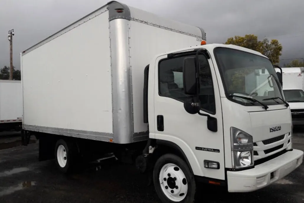 2018 Isuzu NPR photo 1