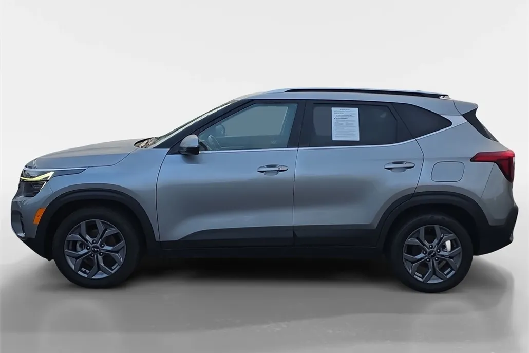 2024 Kia Seltos S photo 1