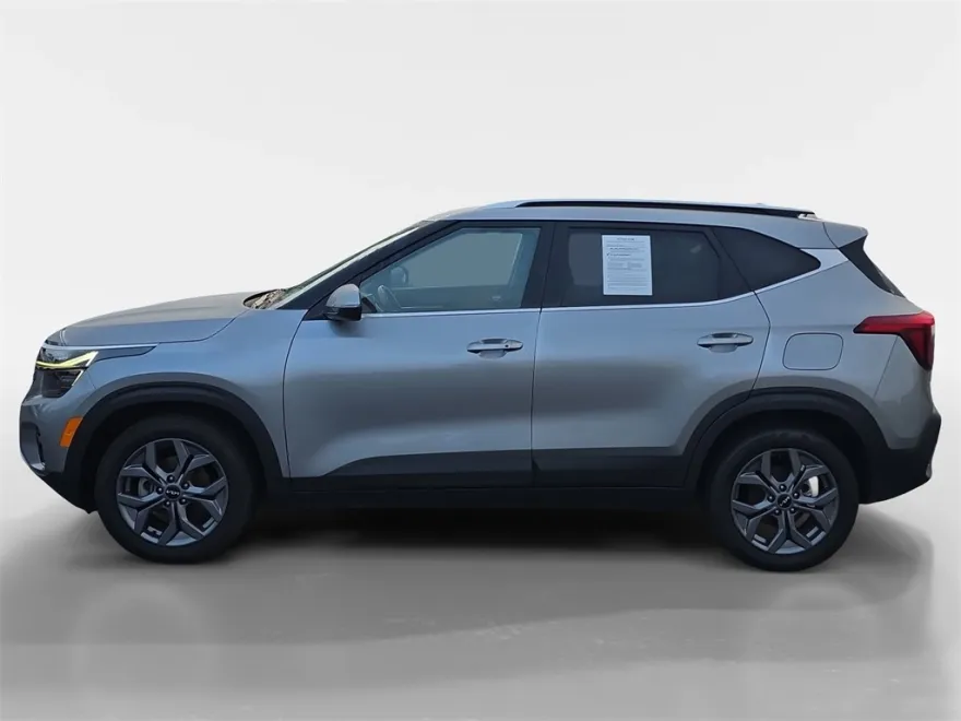 2024 Kia Seltos S photo 1