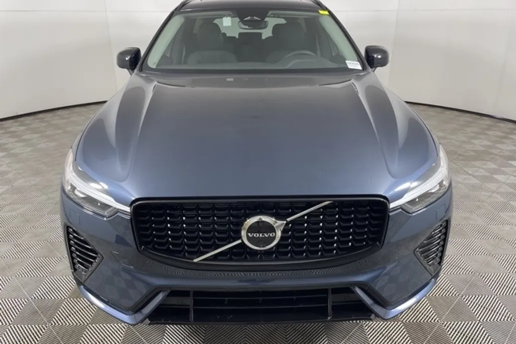2025 Volvo XC60 Hybrid T8 Plus photo 1