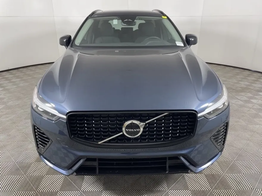 2025 Volvo XC60 Hybrid T8 Plus photo 1