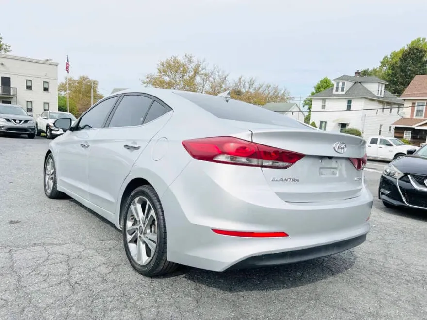 2017 Hyundai Elantra Limited photo 1