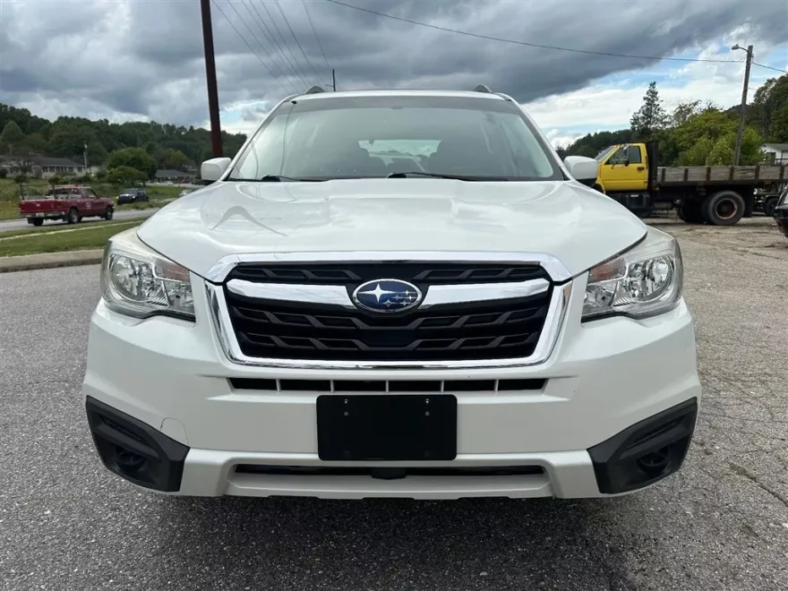 2017 Subaru Forester 2.5i Premium photo 1