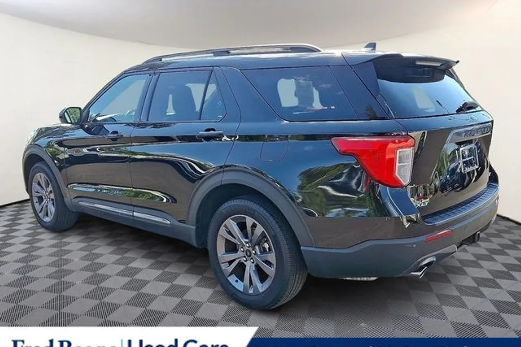 2022 Ford Explorer XLT photo 1
