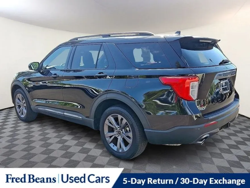 2022 Ford Explorer XLT photo 1