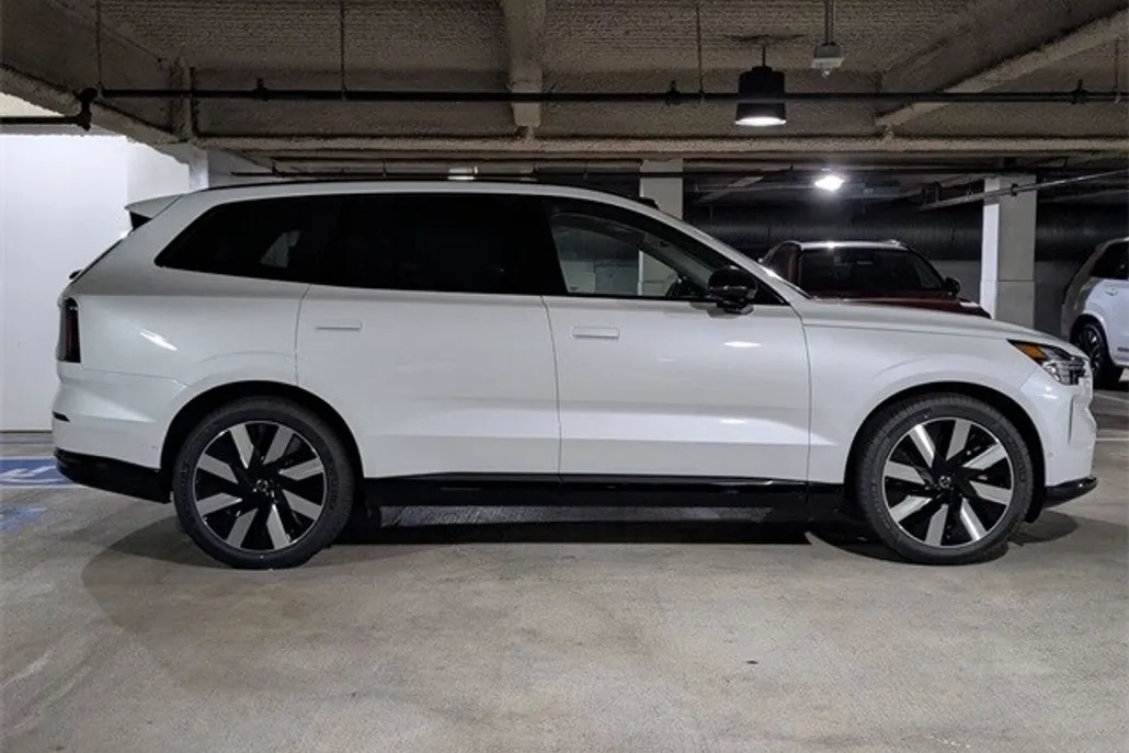 2025 Volvo EX90 Twin Motor Ultra photo 1