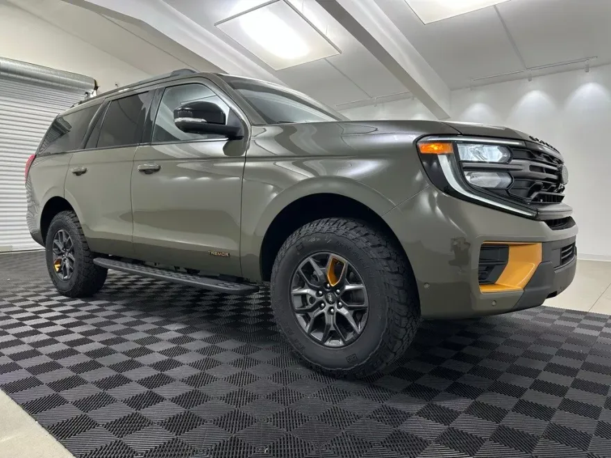 2025 Ford Expedition photo 1