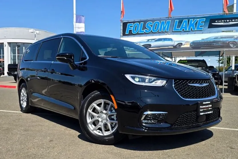 2025 Chrysler Pacifica photo 1
