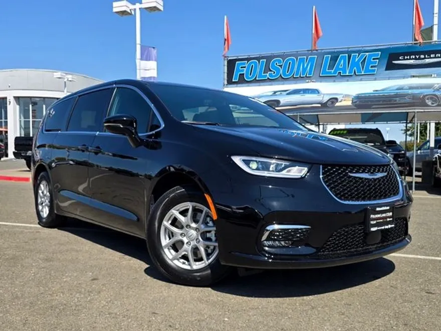 2025 Chrysler Pacifica photo 1