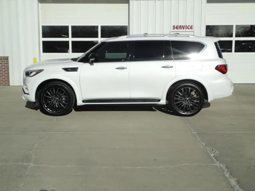 2023 Infiniti QX80 Premium Select photo 1