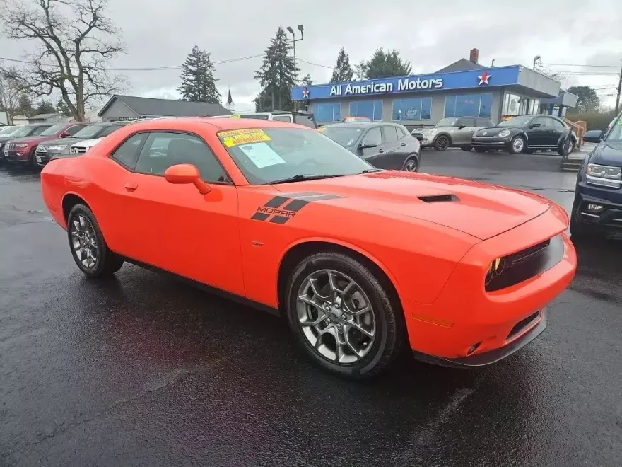 2017 Dodge Challenger GT photo 1