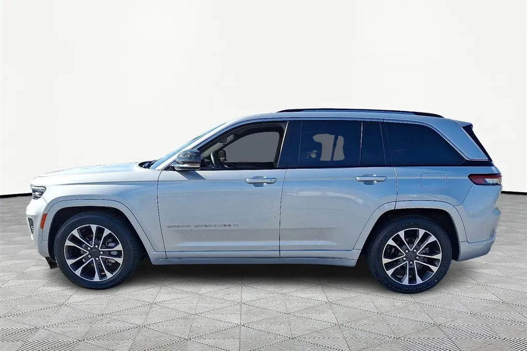2022 Jeep Grand Cherokee Overland photo 1