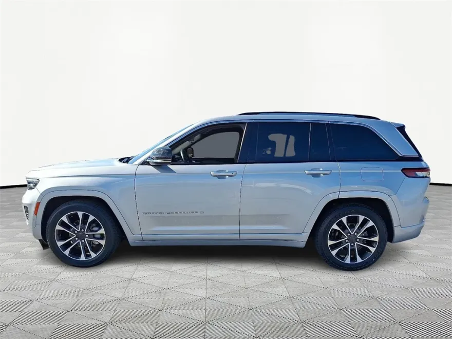 2022 Jeep Grand Cherokee Overland photo 1