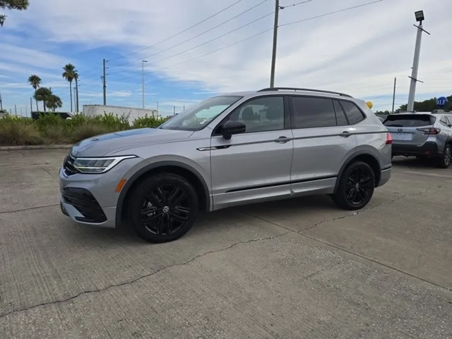 2022 Volkswagen Tiguan SE R-Line Black photo 1