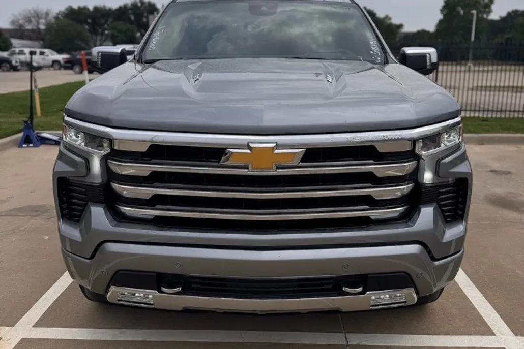 2024 Chevrolet Silverado 1500 High Country photo 1