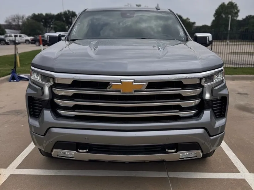2024 Chevrolet Silverado 1500 High Country photo 1