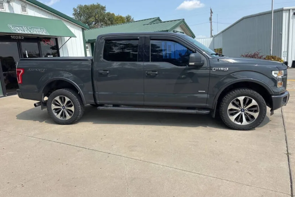 2016 Ford F-150 XLT photo 1