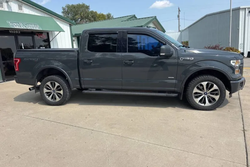 2016 Ford F-150 XLT photo 1
