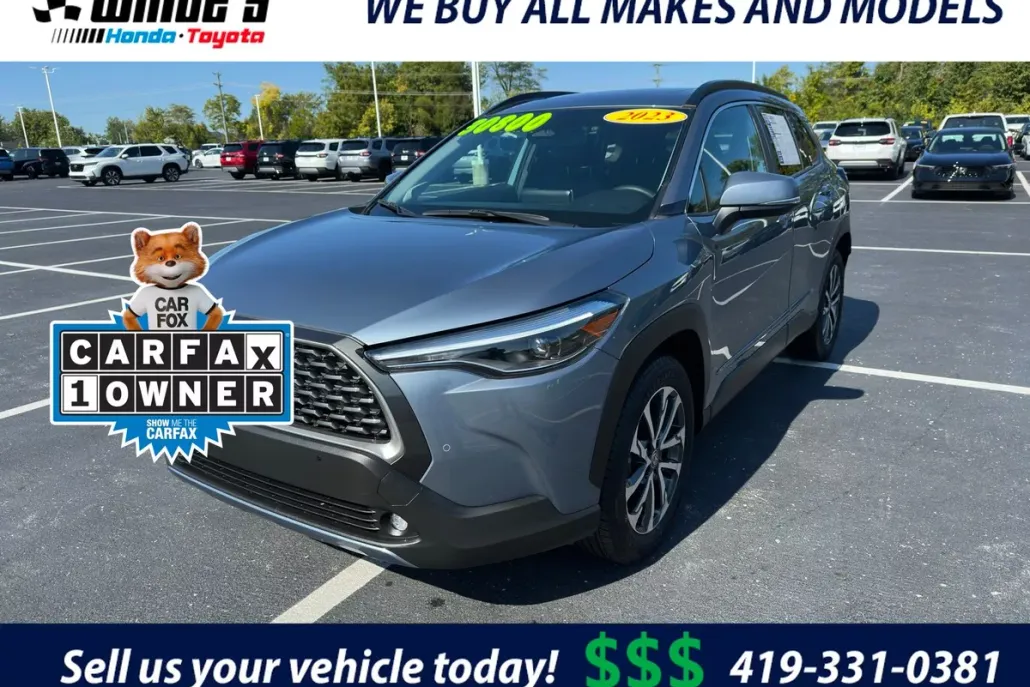 2023 Toyota Corolla Cross XLE photo 1